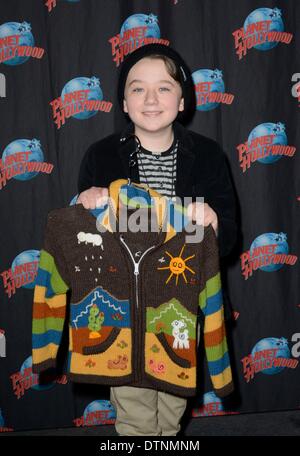 New York, NY, USA. 21. Februar 2014. Benjamin Stockham bei einem öffentlichen Auftritt für Benjamin Stockham fördert die NBC Serie ABOUT A BOY, Planet Hollywood Times Square, New York, NY 21. Februar 2014. Bildnachweis: Derek Sturm/Everett Collection/Alamy Live-Nachrichten Stockfoto