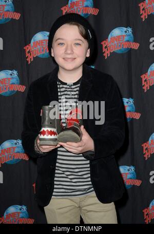 New York, NY, USA. 21. Februar 2014. Benjamin Stockham bei einem öffentlichen Auftritt für Benjamin Stockham fördert die NBC Serie ABOUT A BOY, Planet Hollywood Times Square, New York, NY 21. Februar 2014. Bildnachweis: Derek Sturm/Everett Collection/Alamy Live-Nachrichten Stockfoto