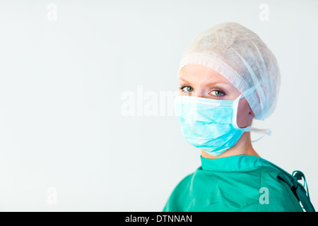 Chirurg in Richtung Kamera suchen Stockfoto