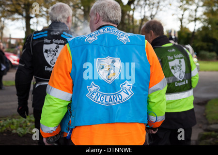 Blue Knights Law Enforcement Motorcycle Club Mitglieder besuchen die Widmung Service für ermordeten PC James Gordon Stockfoto