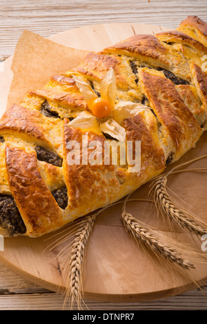 Mohn - Marzipan geflochten Laib Stockfoto