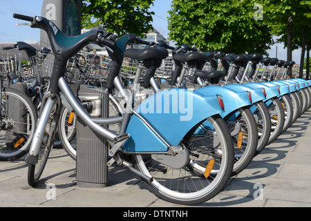 Fahrräder zur Miete in der Stadt Dublin (Irland). Stockfoto