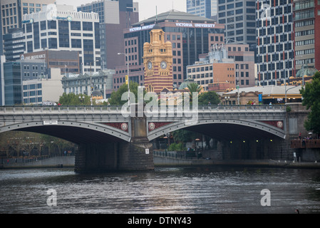 Princes Bridge Melbourne über Yarra River erbaut 1846 und die Brücke wurde im Jahre 1851 eröffnet. einzelnen Span 150 ft Design David Lennox Stockfoto