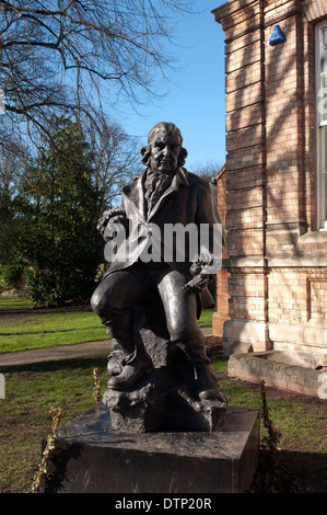 Erasmus Darwin-Statue, Beacon Park, Lichfield, Staffordshire, England, UK Stockfoto