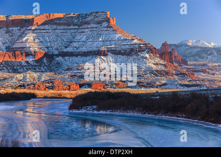 Winter-Sonnenuntergang am Fisher Towers, in der Nähe von Moab, Utah - USA Stockfoto