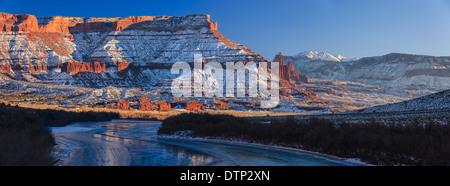 Winter-Sonnenuntergang am Fisher Towers, in der Nähe von Moab, Utah - USA Stockfoto