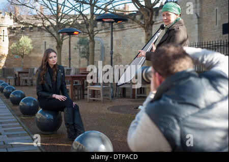 Malmaison, Oxford Castle, Oxford, UK. 22. Februar 2014.   Phoebe Drinkall (20), das neue Gesicht von Oxford Fashion Week, posiert für Ben Robinson in Oxford Castle. Phoebe, ein Student im ersten Jahr in den internationalen Beziehungen schlagen mehrere hundert Studenten und Bewohner zu diesem Jahre Gesicht der Oxford Fashion Week, 3. – 9. März 2014 in Oxford an verschiedenen Orten stattfindet.    Bildnachweis: Andrew Walmsley/Alamy Live-Nachrichten Stockfoto