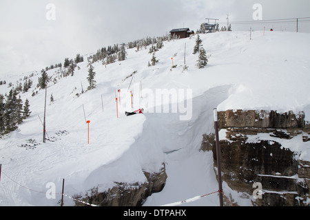 Skifahrer blickte Corbet Couloir, eine doppelte schwarze Diamant-Skirun in Jackson Hole, WY Stockfoto