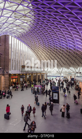 Kings Cross Station Dach London, UK. (Von John Mc Aslan und Partnern gestaltet). Für LNER Züge nach Schottland Stockfoto