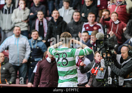 Edinburgh, Schottland. 22. Februar 2014. Leigh Griffiths feiert sein erste Tor für Celtic in der Scottish Premier League-Spiel zwischen Heart of Midlothian und Celtic aus Tynecastle. Bildnachweis: Aktion Plus Sport/Alamy Live-Nachrichten Stockfoto