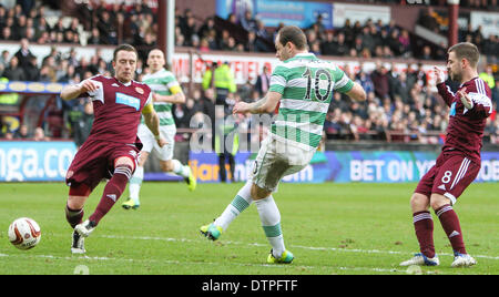 Edinburgh, Schottland. 22. Februar 2014. Anthony Stokes schießt auf das Tor während der Scottish Premier League-Spiel zwischen Heart of Midlothian und Celtic aus Tynecastle. Bildnachweis: Aktion Plus Sport/Alamy Live-Nachrichten Stockfoto