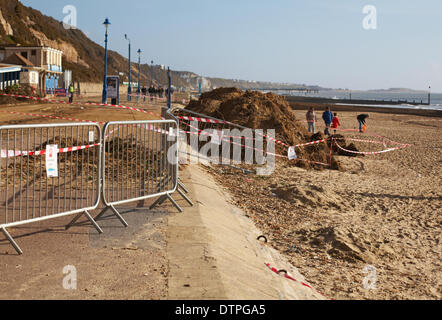 Bournemouth, UK. 22. Februar 2014. Promenade zwischen Boscombe und Bournemouth Pier ist abgesperrt folgt ein Erdrutsch infolge der jüngsten schweren Regen. Bildnachweis: Carolyn Jenkins/Alamy Live-Nachrichten Stockfoto