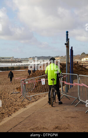 Bournemouth, UK. 22. Februar 2014. zwischen Boscombe und Bournemouth Pier ist abgesperrt folgt ein Erdrutsch infolge der jüngsten schweren Regen. Bildnachweis: Carolyn Jenkins/Alamy Live-Nachrichten Stockfoto