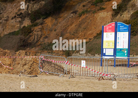 Bournemouth, UK. 22. Februar 2014. zwischen Boscombe und Bournemouth Pier ist abgesperrt folgt ein Erdrutsch infolge der jüngsten schweren Regen. Bildnachweis: Carolyn Jenkins/Alamy Live-Nachrichten Stockfoto