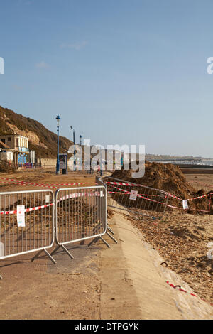 Bournemouth, UK. 22. Februar 2014. zwischen Boscombe und Bournemouth Pier ist abgesperrt folgt ein Erdrutsch infolge der jüngsten schweren Regen. Bildnachweis: Carolyn Jenkins/Alamy Live-Nachrichten Stockfoto