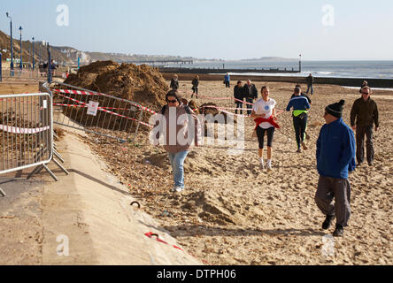 Bournemouth, UK. 22. Februar 2014. zwischen Boscombe und Bournemouth Pier ist abgesperrt folgt ein Erdrutsch infolge der jüngsten schweren Regen. Bildnachweis: Carolyn Jenkins/Alamy Live-Nachrichten Stockfoto