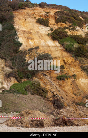 Bournemouth, UK. 22. Februar 2014. Promenade zwischen Boscombe und Bournemouth Pier ist abgesperrt folgt ein Erdrutsch infolge der jüngsten schweren Regen. Bildnachweis: Carolyn Jenkins/Alamy Live-Nachrichten Stockfoto