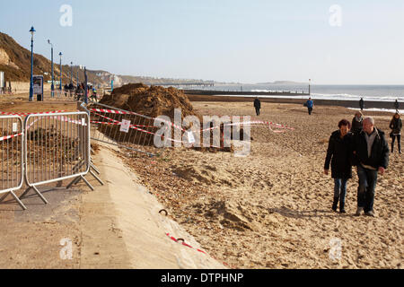 Bournemouth, UK. 22. Februar 2014. Promenade zwischen Boscombe und Bournemouth Pier ist abgesperrt folgt ein Erdrutsch infolge der jüngsten schweren Regen. Bildnachweis: Carolyn Jenkins/Alamy Live-Nachrichten Stockfoto