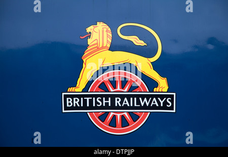 Die erste, frühe 50er Jahre, Version der britischen Eisenbahnen Crest, oft als "Lion und Rad" oder "Radfahren Löwe". Stockfoto