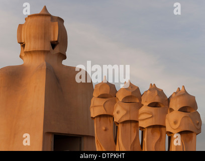 Auf dem Dach der Gaudis moderne Gebäude Casa Mila / "La Pedrera" in Barcelona, Spanien. Stockfoto