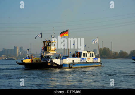 Fähre, Rhein, Duisburg, Nordrhein-Westfalen, Deutschland Stockfoto