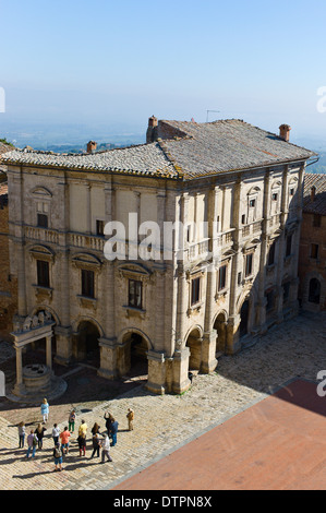 Der Palazzo Nobili-Tarugi, Piazza Grande in Montepulciano, Toskana, Italien Stockfoto