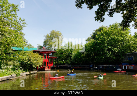 Kanuten auf Regents Canal London Stockfoto