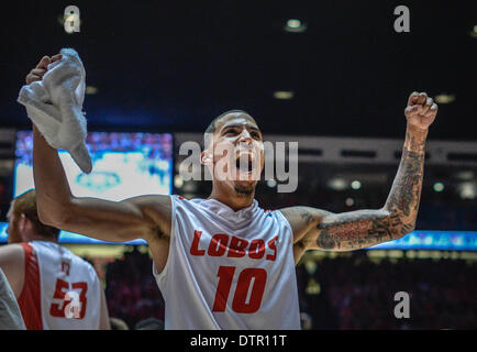 Albuquerque, New Mexico, USA. 22. Februar 2014. Roberto E. Rosales.Lobo Kendall Williams(Cq) reagiert wie die Lobos ihren Vorsprung vor San Diego State Samstagabend an der Grube dehnen. Williams beendete das Spiel mit 10 Punkten. Die Lobos besiegt San Diego State 58, 44. Roberto E. Rosales/Albuquerque Journal.Albuquerque, New Mexico. © Roberto E. Rosales/Albuquerque Journal/ZUMAPRESS.com/Alamy Live-Nachrichten Stockfoto