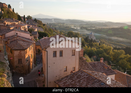 Abendlicht auf Montepulciano, eine alte Bergstadt im Süden der Toskana, Italien. Obligatorische Kredit Jo Whitworth Stockfoto