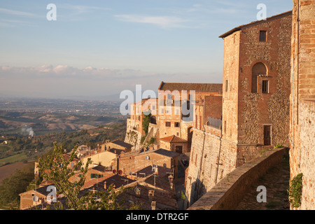 Montepulciano, einem alten Hügel der Stadt in der Provinz von Siena, südliche Toskana, Italien. Obligatorische Kredit Jo Whitworth Stockfoto