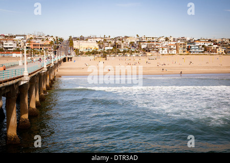 Los Angeles, USA - März 10 - Manhattan Beach und Pier an einem warmen sonnigen Tag am 10. März 2011. Stockfoto