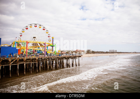 Los Angeles, USA - 17. November - Santa Monica Pier und Strand vorne am 17. November 2013. Stockfoto