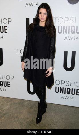 Kendall Jenner besucht die Topshop Unique Kollektion während der London Fashion Week Herbst/Winter 2014, in der Tate Modern. Stockfoto