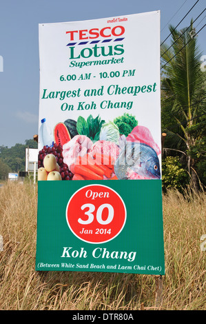 Eröffnung der Beschilderung für Tesco Lotus Shop, Koh Chang, Thailand Stockfoto