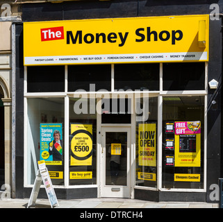 Geld Shop, Zahltagdarlehen und Pfandleiher, Huddersfield, West Yorkshire, England, UK Stockfoto