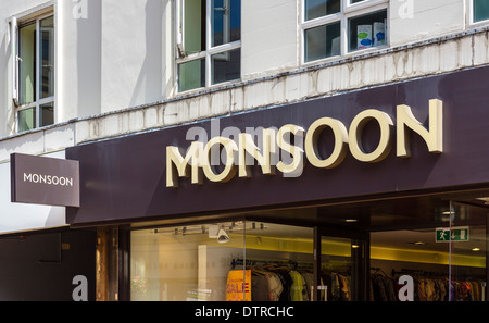 Monsun lagern, New Street, Huddersfield, West Yorkshire, England, UK Stockfoto