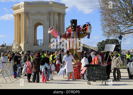 Montpellier, Frankreich, 22. Februar 2014. Occitan Karneval von Schulen Calandretas Montpellier organisiert. Durch die Straßen und das Urteil des Herrn Carnival vorgeführt. Bildnachweis: Digitalman/Alamy Live-Nachrichten Stockfoto
