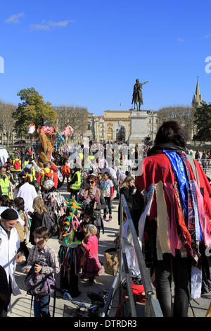 Montpellier, Frankreich, 22. Februar 2014. Occitan Karneval von Schulen Calandretas Montpellier organisiert. Durch die Straßen und das Urteil des Herrn Carnival vorgeführt. Bildnachweis: Digitalman/Alamy Live-Nachrichten Stockfoto