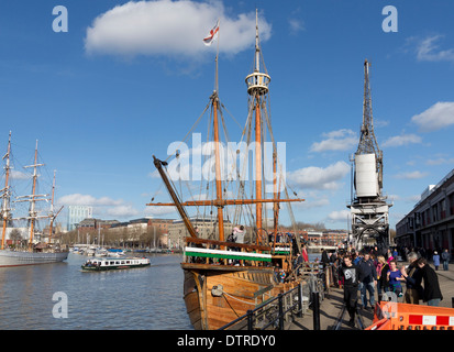 16. Februar 2014, Bristol, UK: In the Floating Harbour Abschnitt der Bristol Docks eine Nachbildung des John Cabots Bootes der Matthäus Stockfoto