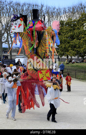 Montpellier, Frankreich, 22. Februar 2014. Occitan Karneval von Schulen Calandretas Montpellier organisiert. Durch die Straßen und das Urteil des Herrn Carnival vorgeführt. Bildnachweis: Digitalman/Alamy Live-Nachrichten Stockfoto