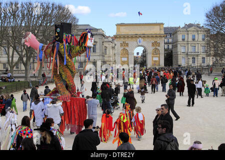 Montpellier, Frankreich, 22. Februar 2014. Occitan Karneval von Schulen Calandretas Montpellier organisiert. Durch die Straßen und das Urteil des Herrn Carnival vorgeführt. Bildnachweis: Digitalman/Alamy Live-Nachrichten Stockfoto