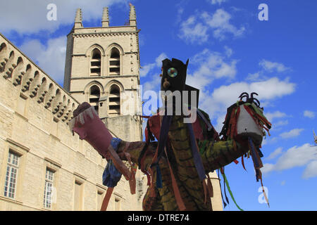 Montpellier, Frankreich, 22. Februar 2014. Occitan Karneval von Schulen Calandretas Montpellier organisiert. Durch die Straßen und das Urteil des Herrn Carnival vorgeführt. Bildnachweis: Digitalman/Alamy Live-Nachrichten Stockfoto