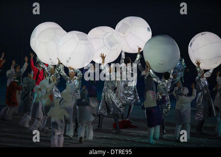 Sotschi, Krasnodar Krai, Rußland. 23. Februar 2014. Szenen aus der Abschlussfeier am Fisht Olympiastadion, Coastal Cluster - XXII Olympischen Winter Spiele Credit: Action Plus Sport/Alamy Live News Stockfoto