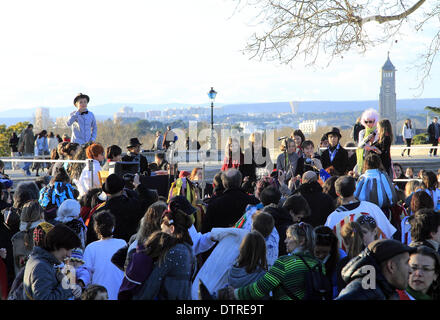 Montpellier, Frankreich, 22. Februar 2014. Occitan Karneval von Schulen Calandretas Montpellier organisiert. Durch die Straßen und das Urteil des Herrn Carnival vorgeführt. Bildnachweis: Digitalman/Alamy Live-Nachrichten Stockfoto