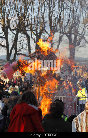 Montpellier, Frankreich, 22. Februar 2014. Occitan Karneval von Schulen Calandretas Montpellier organisiert. Durch die Straßen und das Urteil des Herrn Carnival vorgeführt. Bildnachweis: Digitalman/Alamy Live-Nachrichten Stockfoto