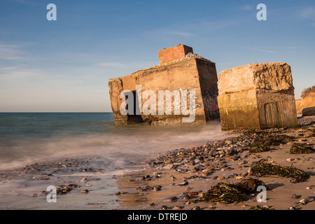 Bunker am Ufer der Ostsee Stockfoto