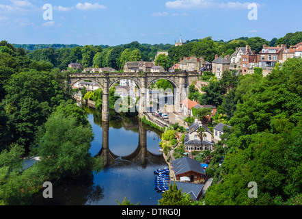 Blick auf den Fluss Nidd und dem Viadukt von Burg, Knaresborough, North Yorkshire, England, Vereinigtes Königreich Stockfoto