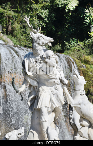 Atteone und Diana Brunnen Wasserfälle Wasser Gärten des königlichen Palast von Caserta, Italien Stockfoto