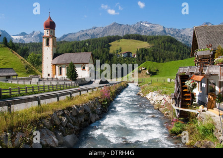 Alpine Dorf Niederthai im Ötztal-Tal, Tirol, Österreich. Stockfoto