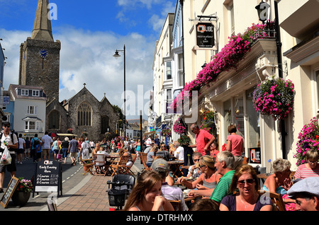 Tudor Platz Tenby West Wales an einem Sommertag Stockfoto